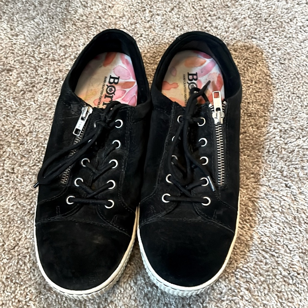 Born size 8 black suede tennis shoes
